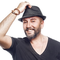 Levent Ceceli -  Kendime çok kızıyorum neden ön yargılı olup bu kadar geç kaldığıma... Sanırım başka evlerde deneyip beğenmediğim içemediğim içindi,nereden bilebilirdim ki marka farkı olduğunu. Milenyumsu sanırım son yıllarda aldığım en kârlı hizmet ve karar oldu.Çocukluğumdan bu yana başka su içemem hele çeşme suyu asla derken şimdi ambalajlı sular tat vermez oldu.İçimi bu kadar mı yumuşak ve güzel olurmuş bir suyun hele de sürekli musluğumdan alıyor olma lüksünü anlatamam size.Evde sucu bekleme derdim bitti gece suyum biterse sorunum kalmadı hele damacanayı nereye koysam sorunsalım hiç yok. Teşekkürler Milenyumsu...